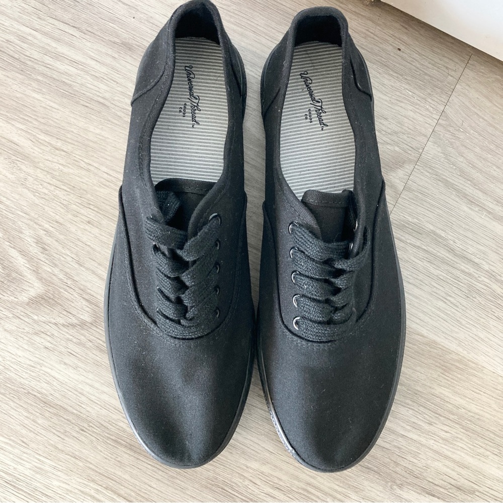NWOT Universal Threads Black Sneakers Size 8